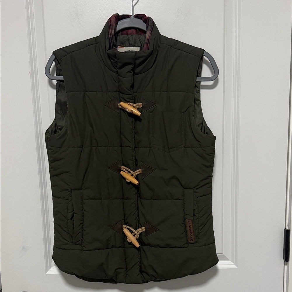 Legendary Whitetails Women's quilted puffer vest in olive green  size Small